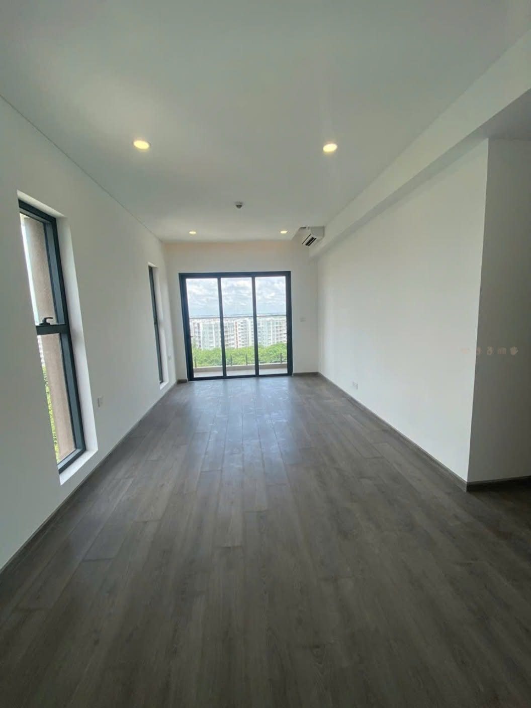 CẦN CHO THUÊ CĂN HỘ 3 phòng ngủ VIEW THOÁNG TẠI DIAMOND BRILLIANT